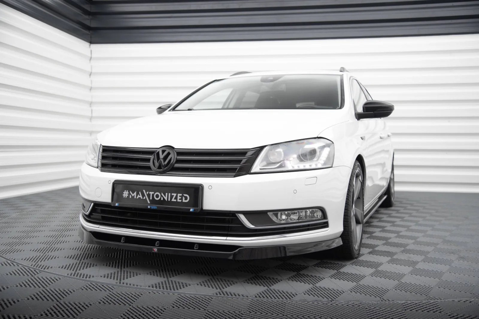 Front Splitter V.1 compatible with Volkswagen Passat B7