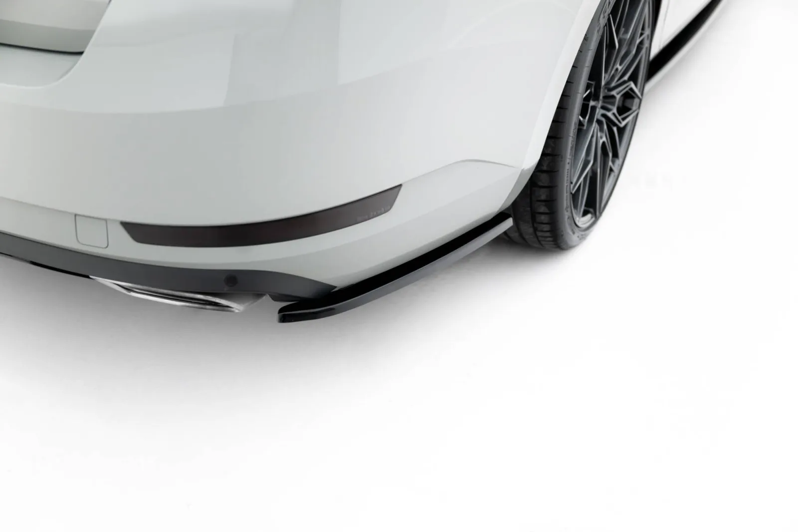 Rear Side Splitters V.2 compatible with Skoda Superb Liftback / Combi Mk3