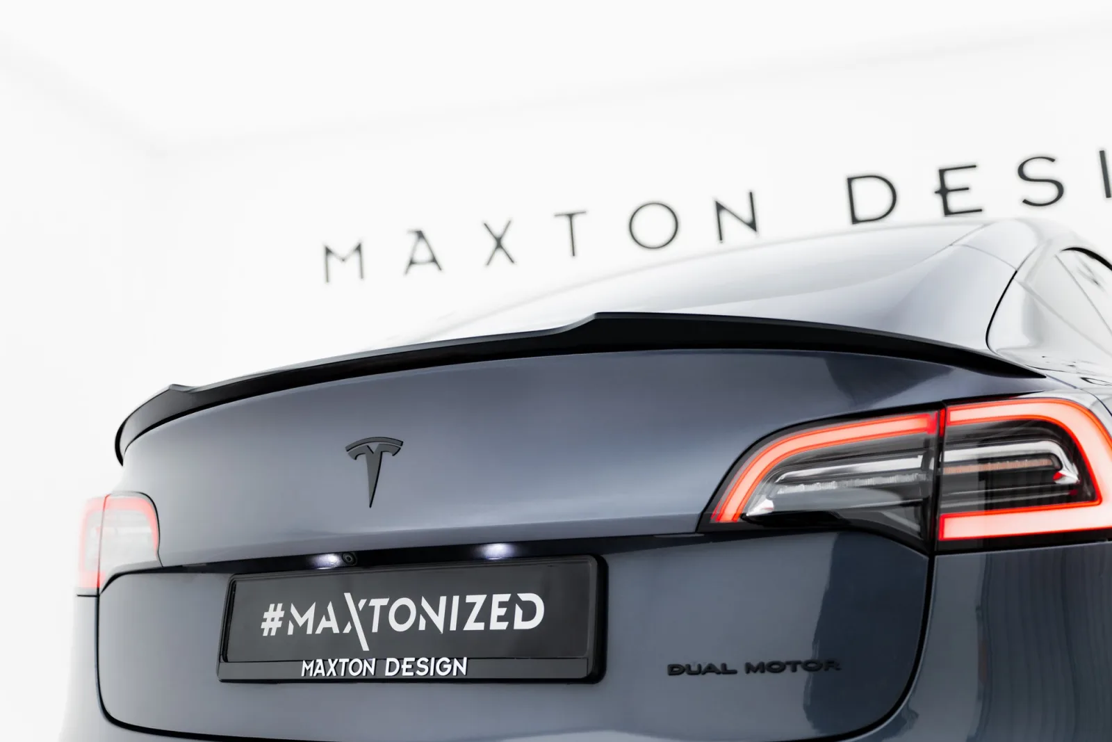 Spoiler Cap compatible with Tesla Model 3