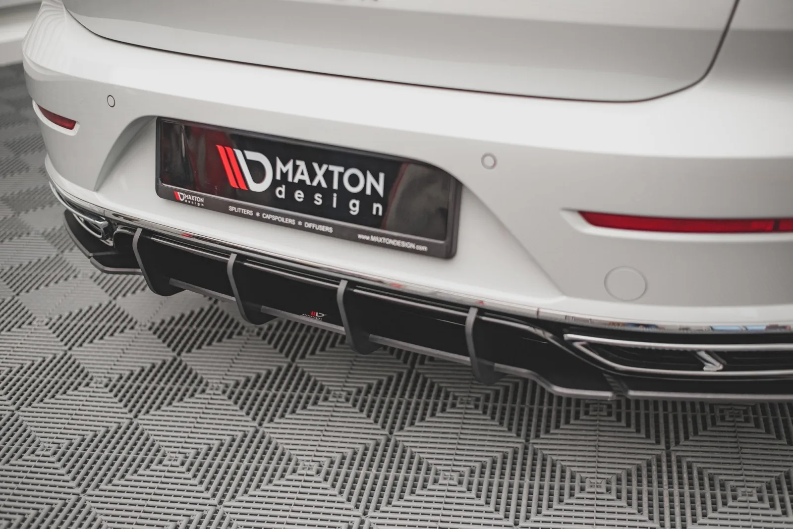 Rear Diffuser Street Pro compatible with Volkswagen Arteon Sedan / Shooting Brake R-Line Mk1 Facelift