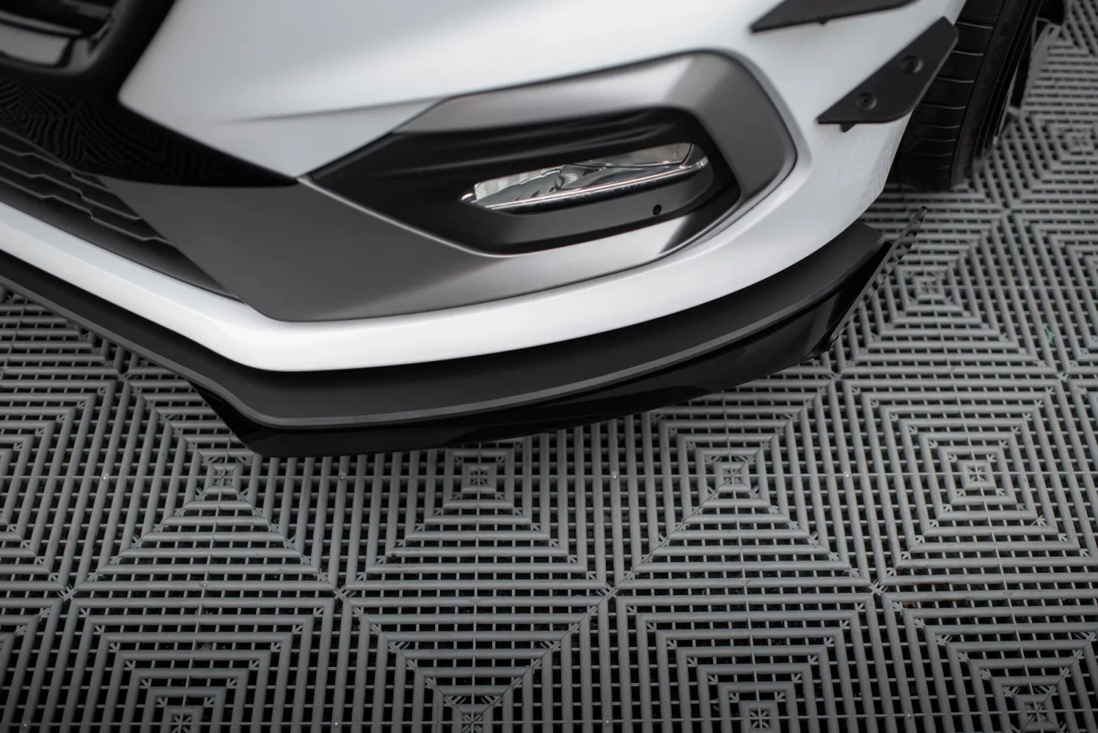 Flaps compatible with Ford Fiesta Mk8 ST / ST-Line