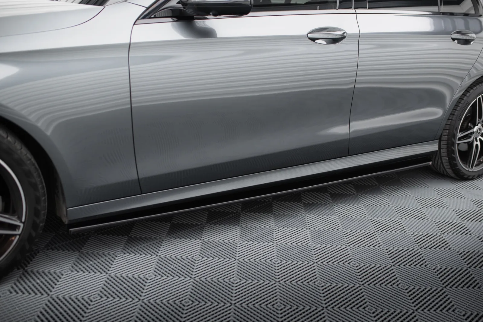 Side Skirts Diffusers compatible with Mercedes-Benz E43 AMG / AMG-Line Sedan / Estate W213 / S213