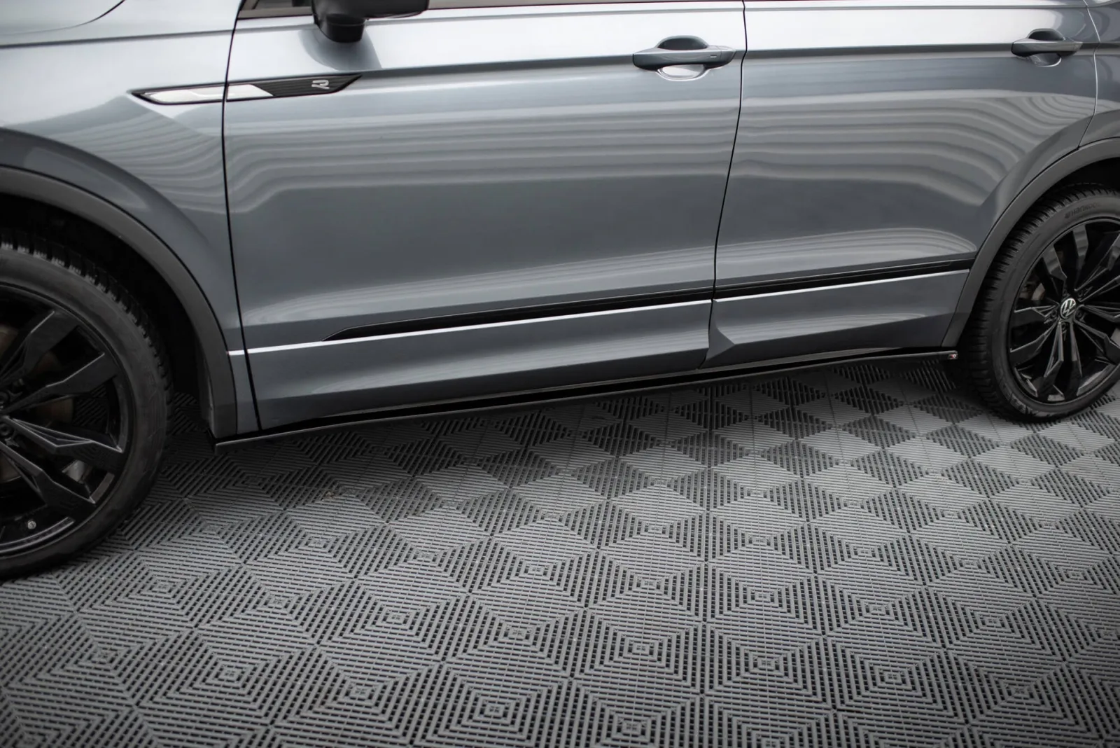 Side Skirts Diffusers compatible with Volkswagen Tiguan Allspace Mk2