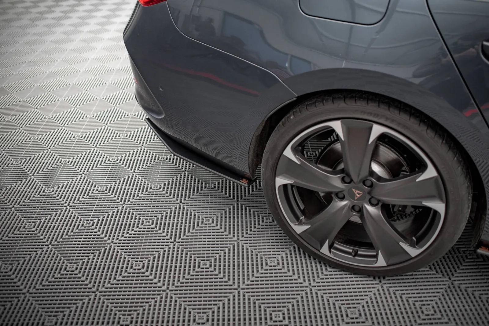 Rear Side Splitters Street Pro compatible with Cupra Leon ST Mk1