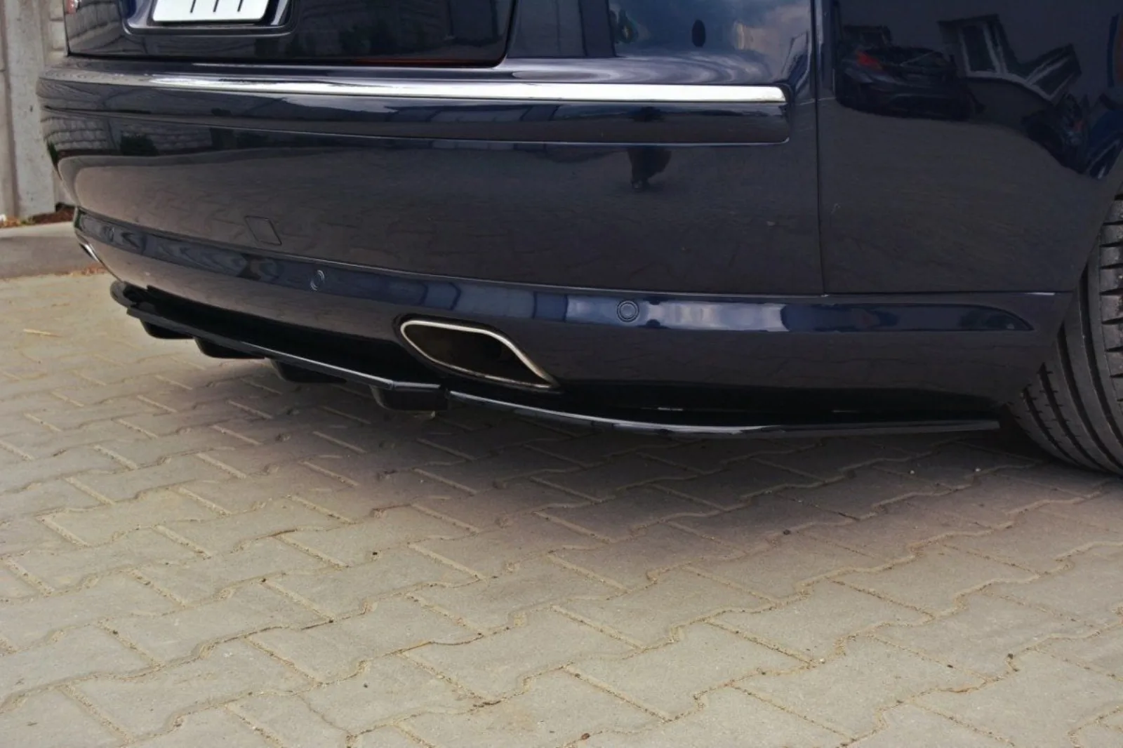 Rear Splitter compatible with Audi A8 W12 D3 (with vertical bars)