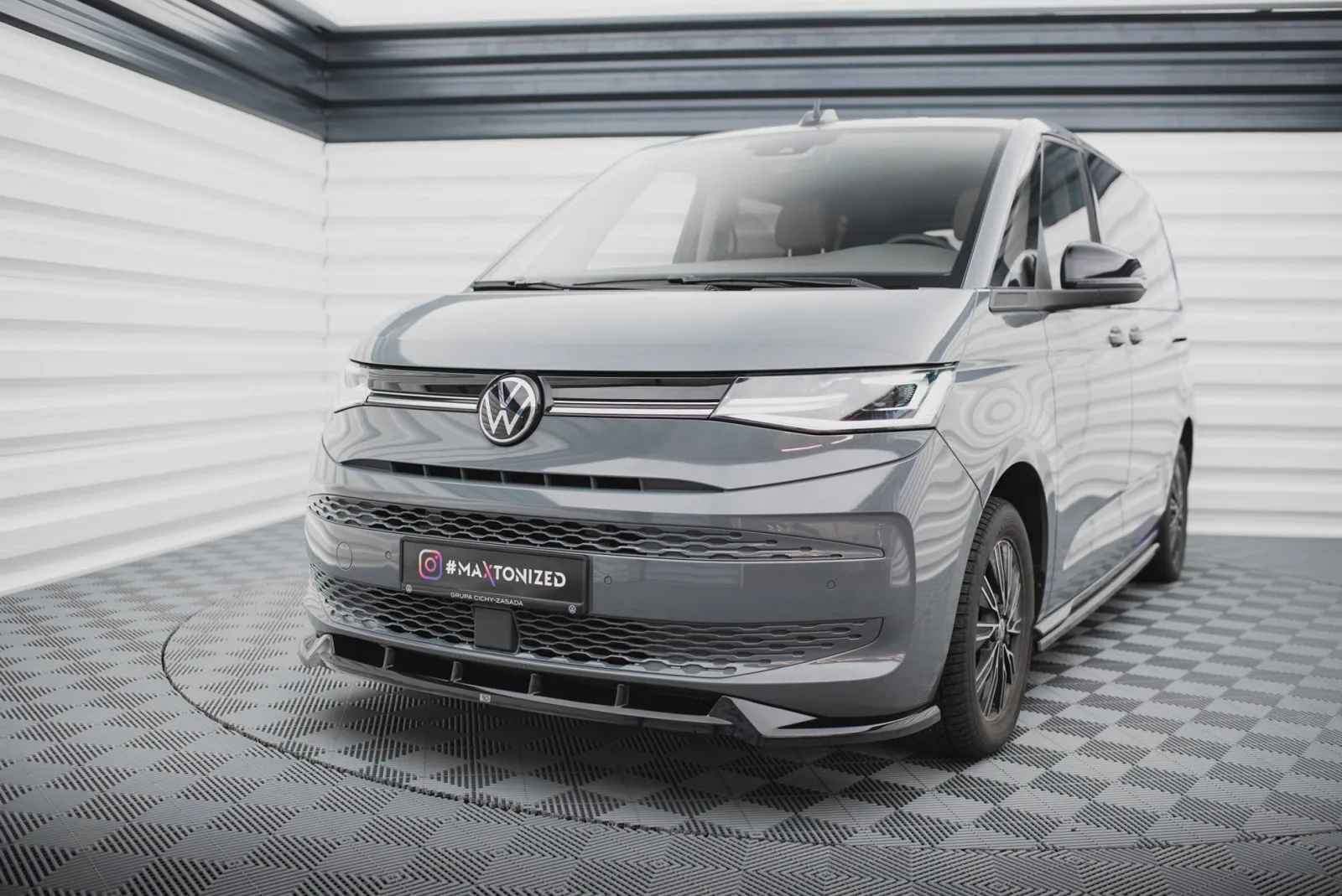 Front Splitter V.2 compatible with Volkswagen Multivan T7