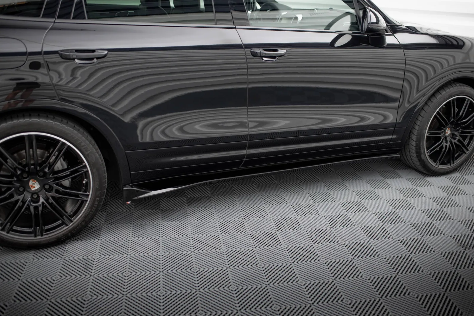 Side Skirts Diffusers compatible with Porsche Cayenne Mk2 Facelift