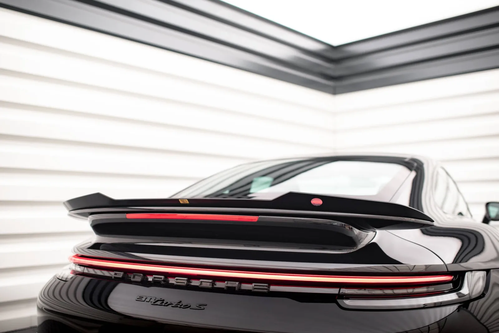 Spoiler Cap compatible with Porsche 911 Turbo S 992