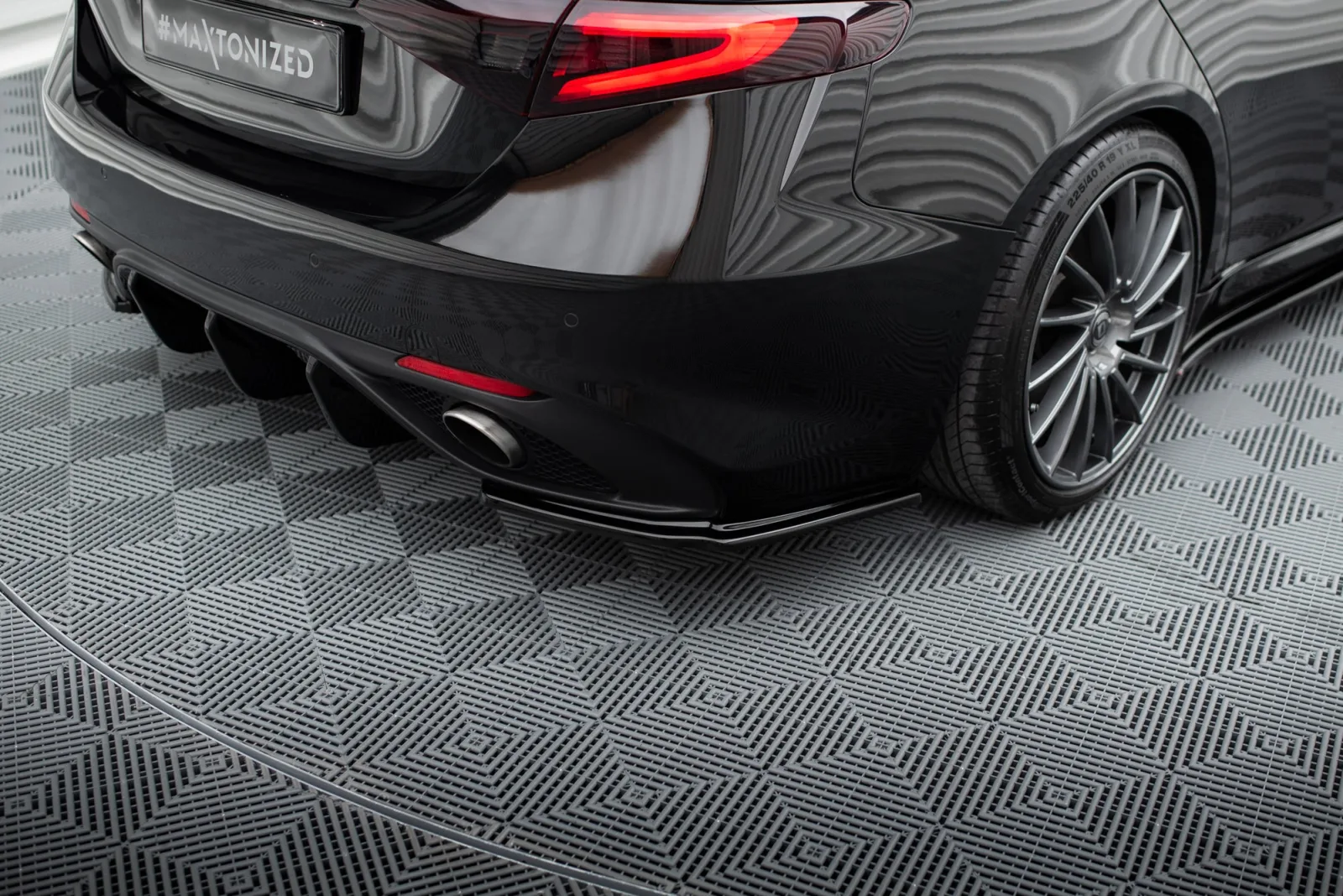 Rear Side Splitters compatible with ALFA ROMEO GIULIA VELOCE