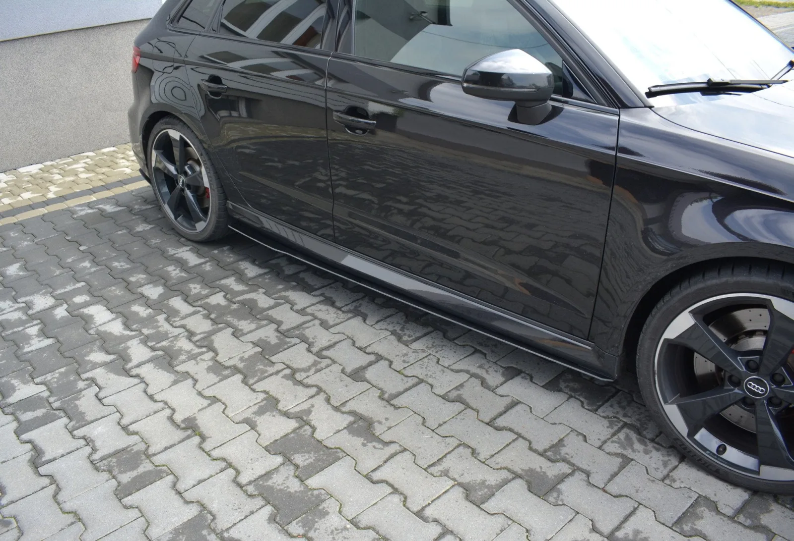 Side Skirts Diffusers Racing V.1 compatible with Audi RS3 8V FL Sportback
