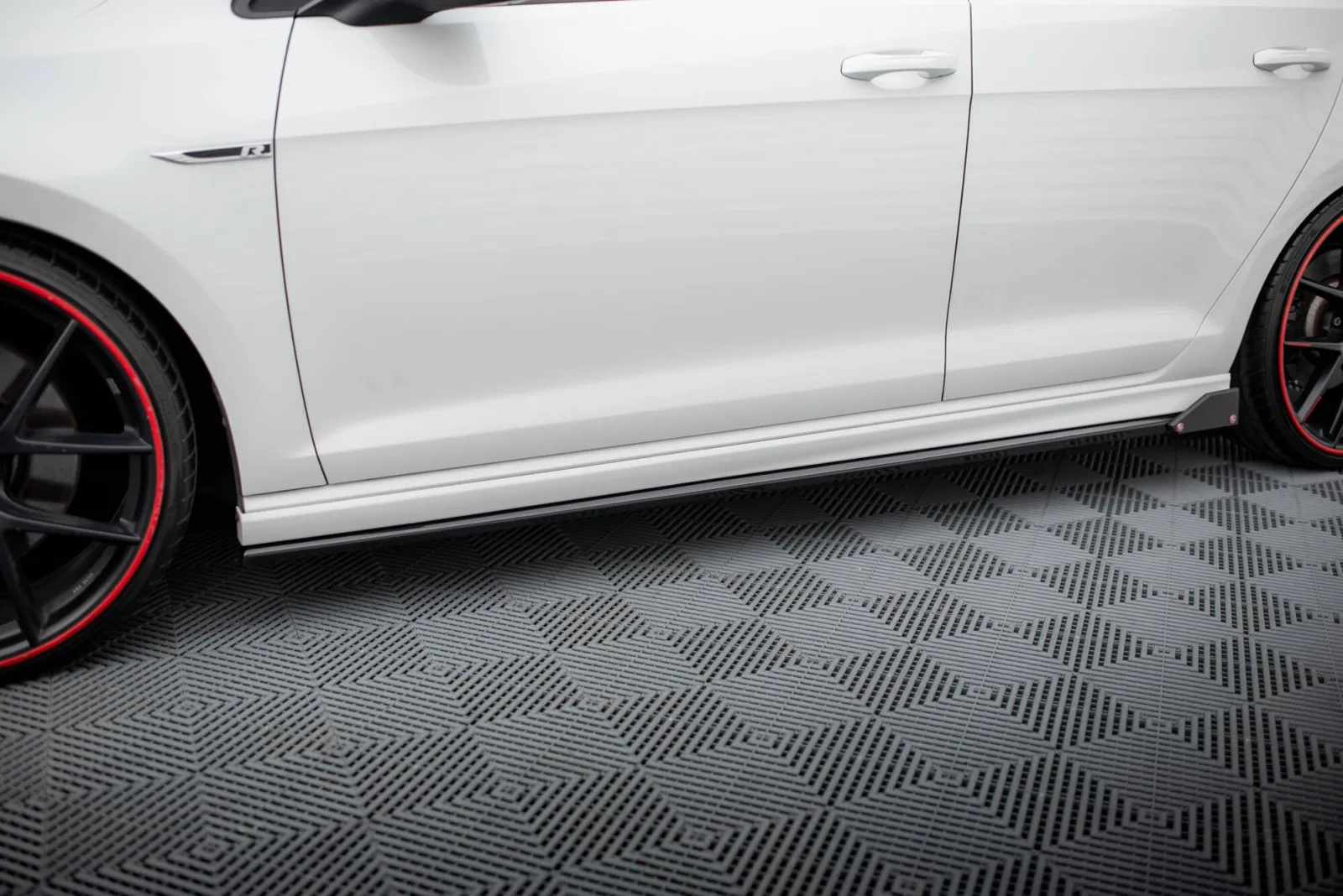Side Skirts Diffusers V.3+ Flaps compatible with Volkswagen Golf R / R-Line Mk7