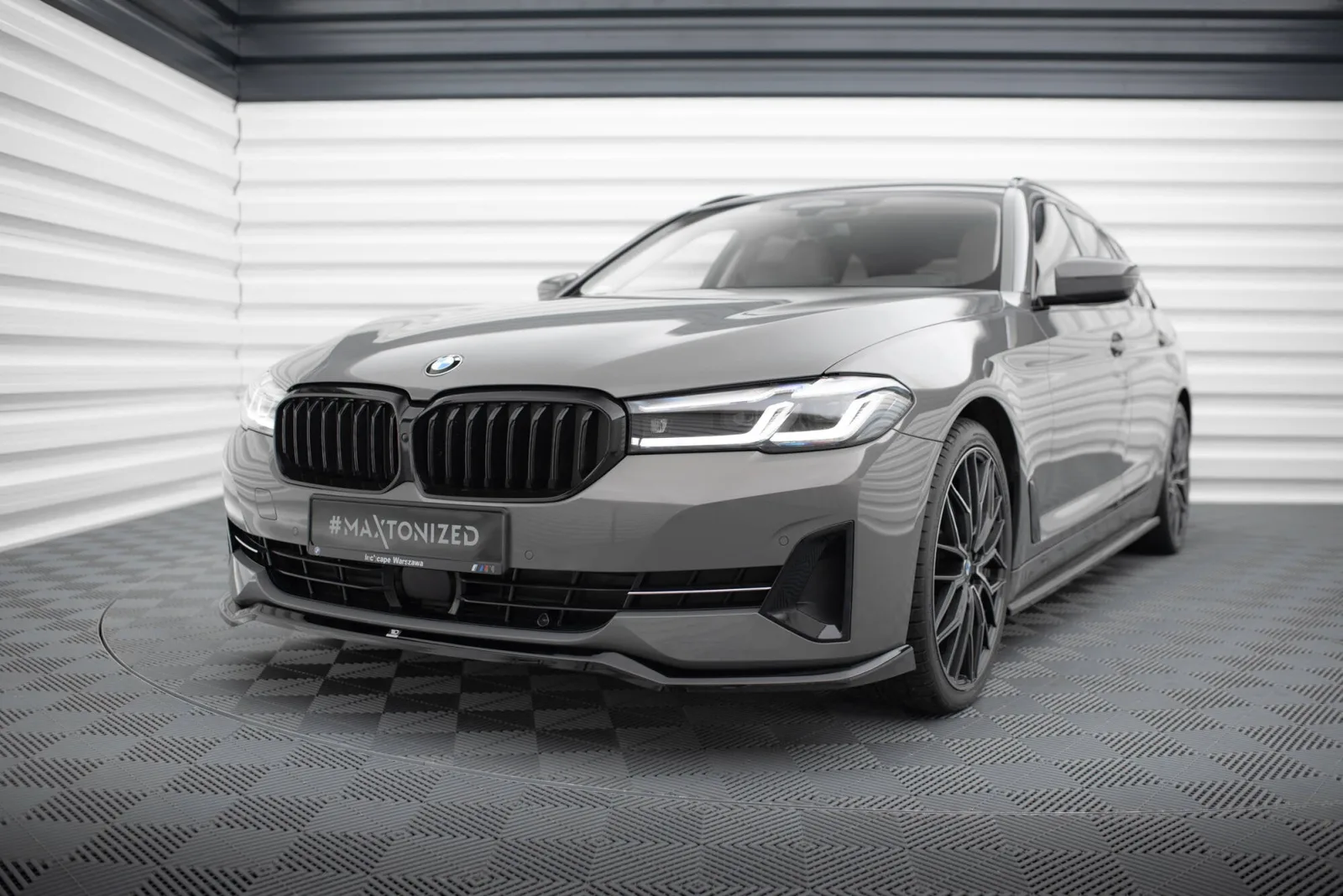 Front Splitter V.2 compatible with BMW 5 G30 / G31 Facelift