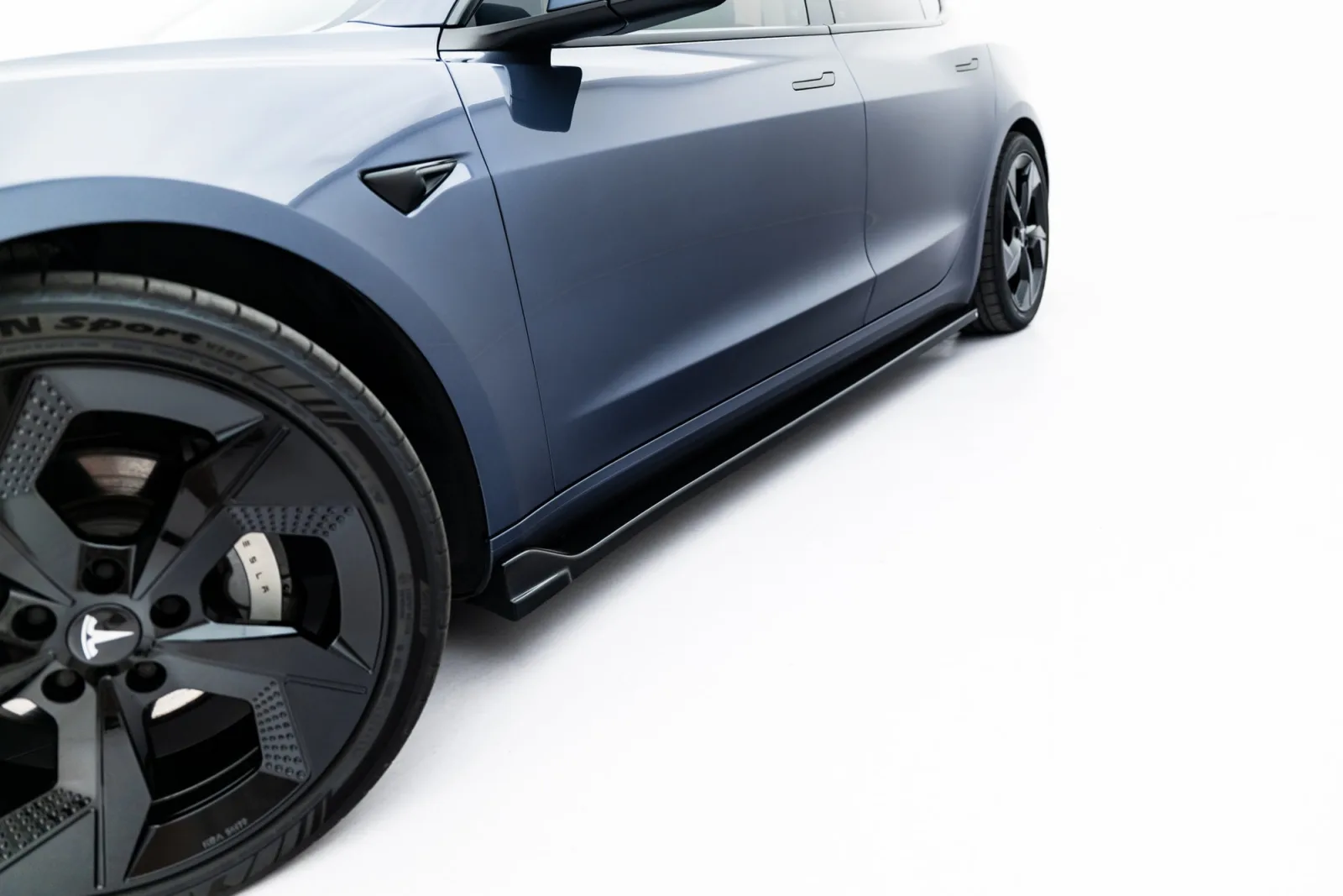 Side Skirts Diffusers V.3 compatible with Tesla Model 3 Mk1 / Mk1 Facelift