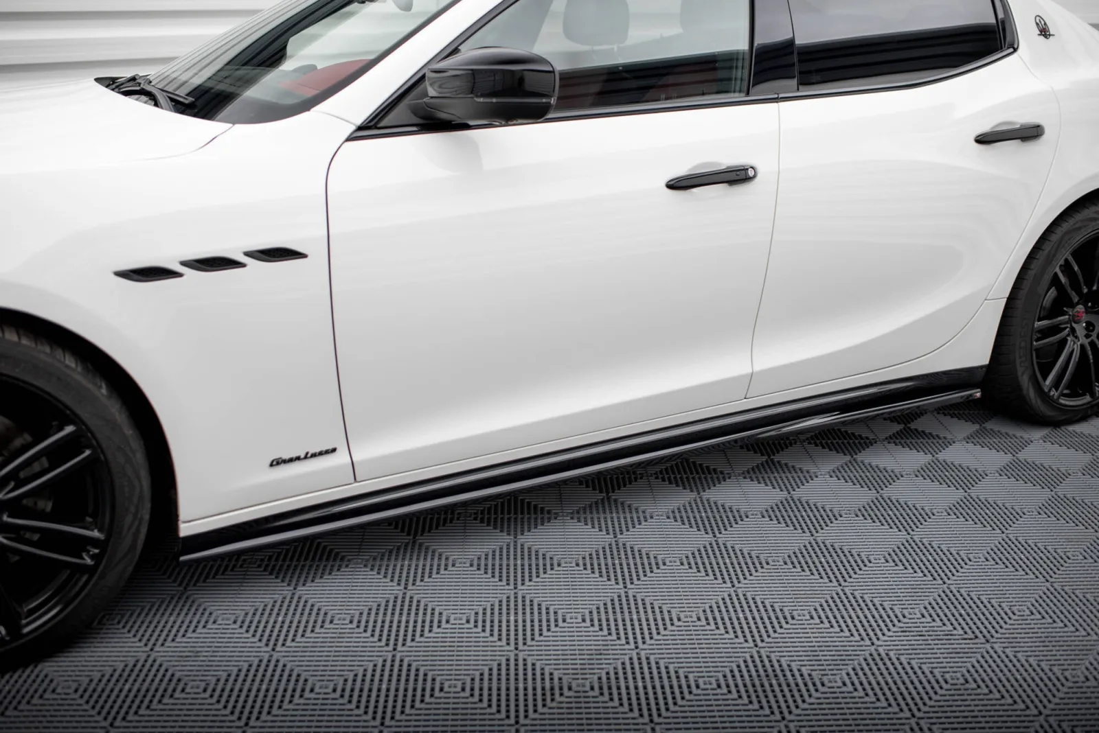 Side Skirts Diffusers compatible with Maserati Ghibli Mk3 Facelift