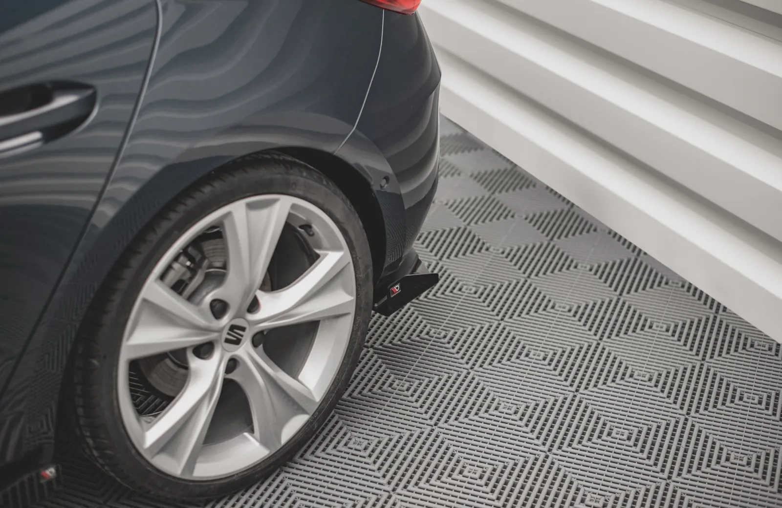 Rear Side Flaps compatible with Seat Leon FR Hatchback Mk4