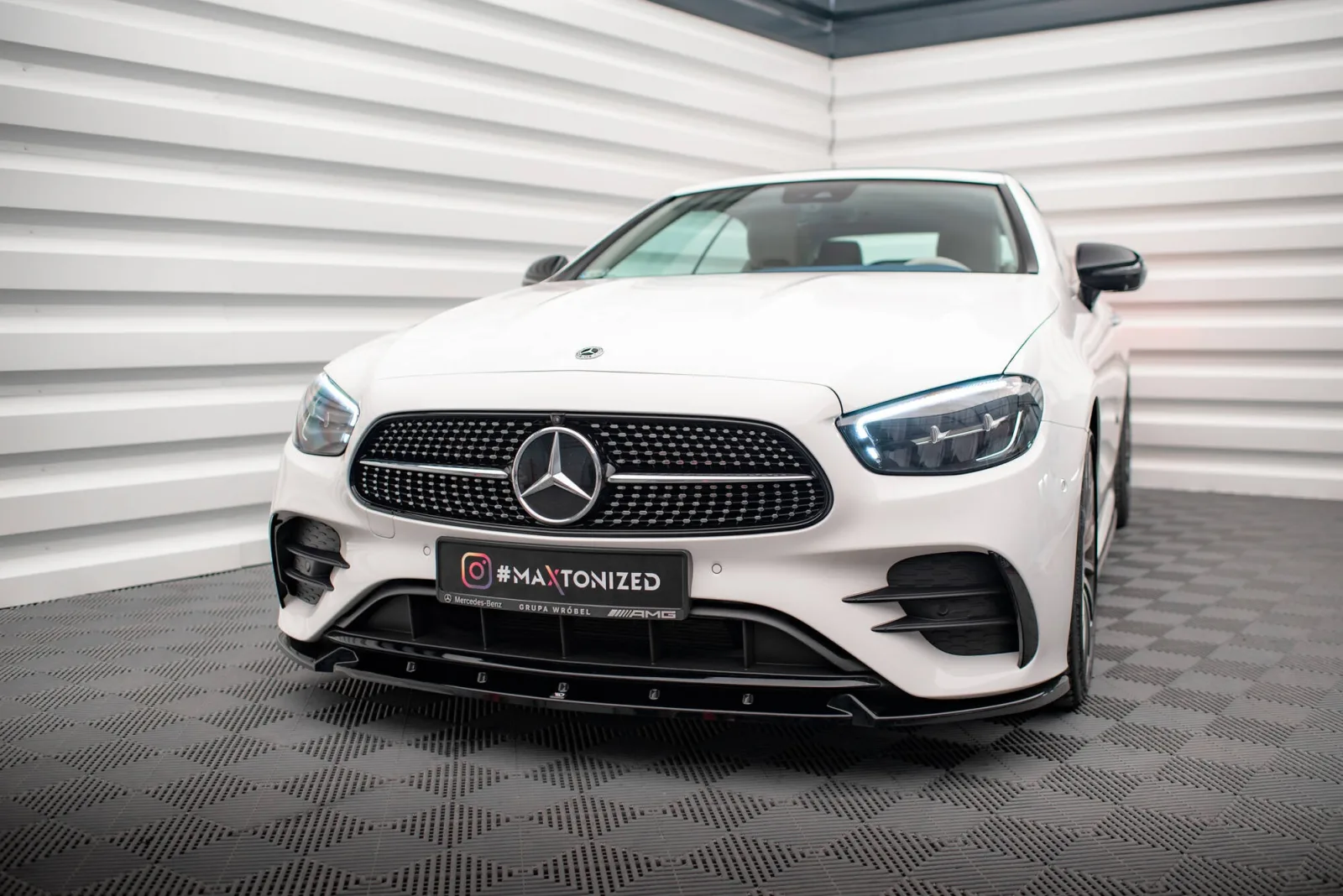 Front Splitter V.2 compatible with Mercedes-Benz E-Class W213 Coupe Facelift (C238 Facelift) / Cabriolet (A238 Facelift) AMG-Line / 53 AMG