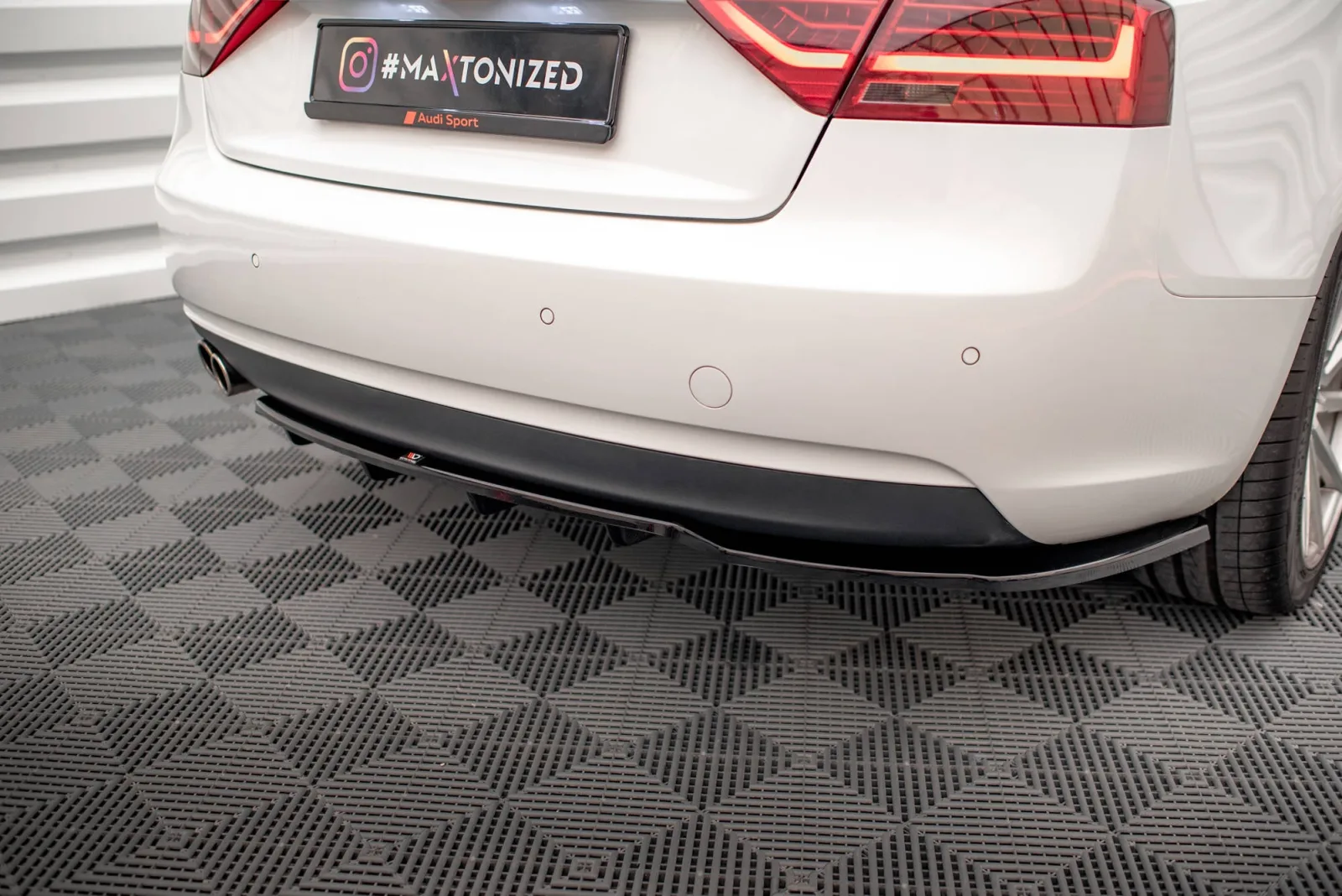 Rear Splitter (With Diffuser) compatible with Audi A5 Coupe 8T Facelift
