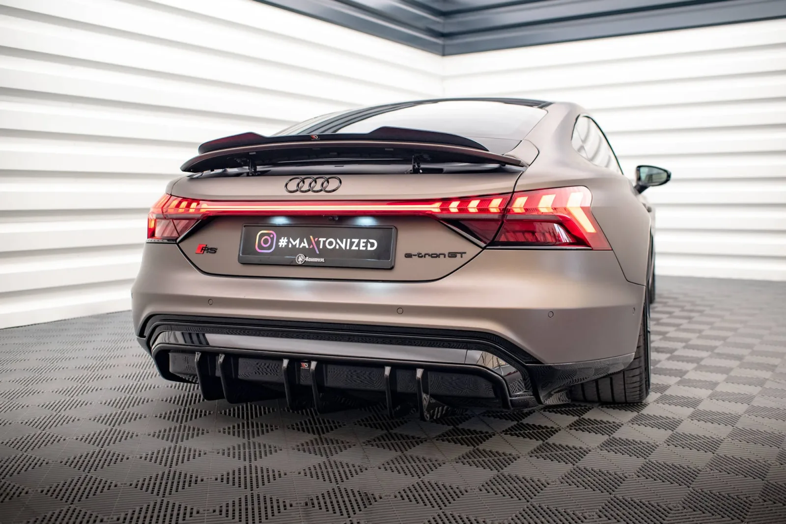 Rear Valance compatible with Audi e-Tron GT / RS GT Mk1