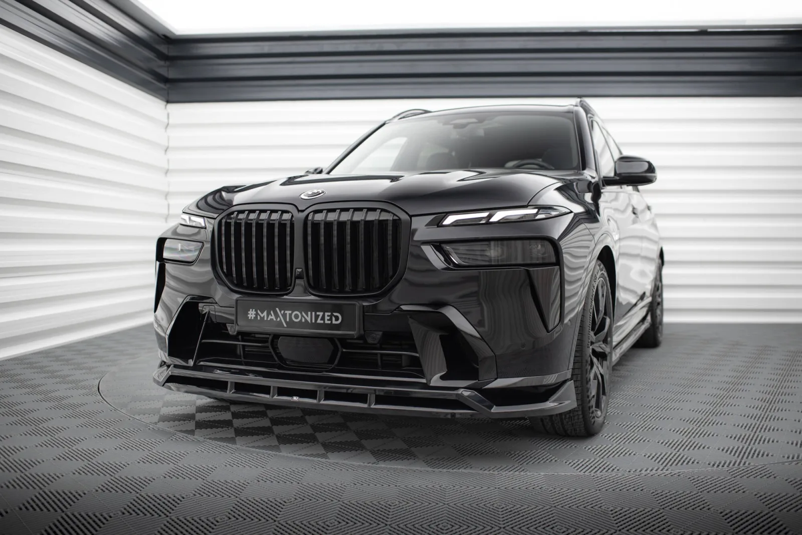 Front Splitter compatible with BMW X7 M-Pack G07 Facelift
