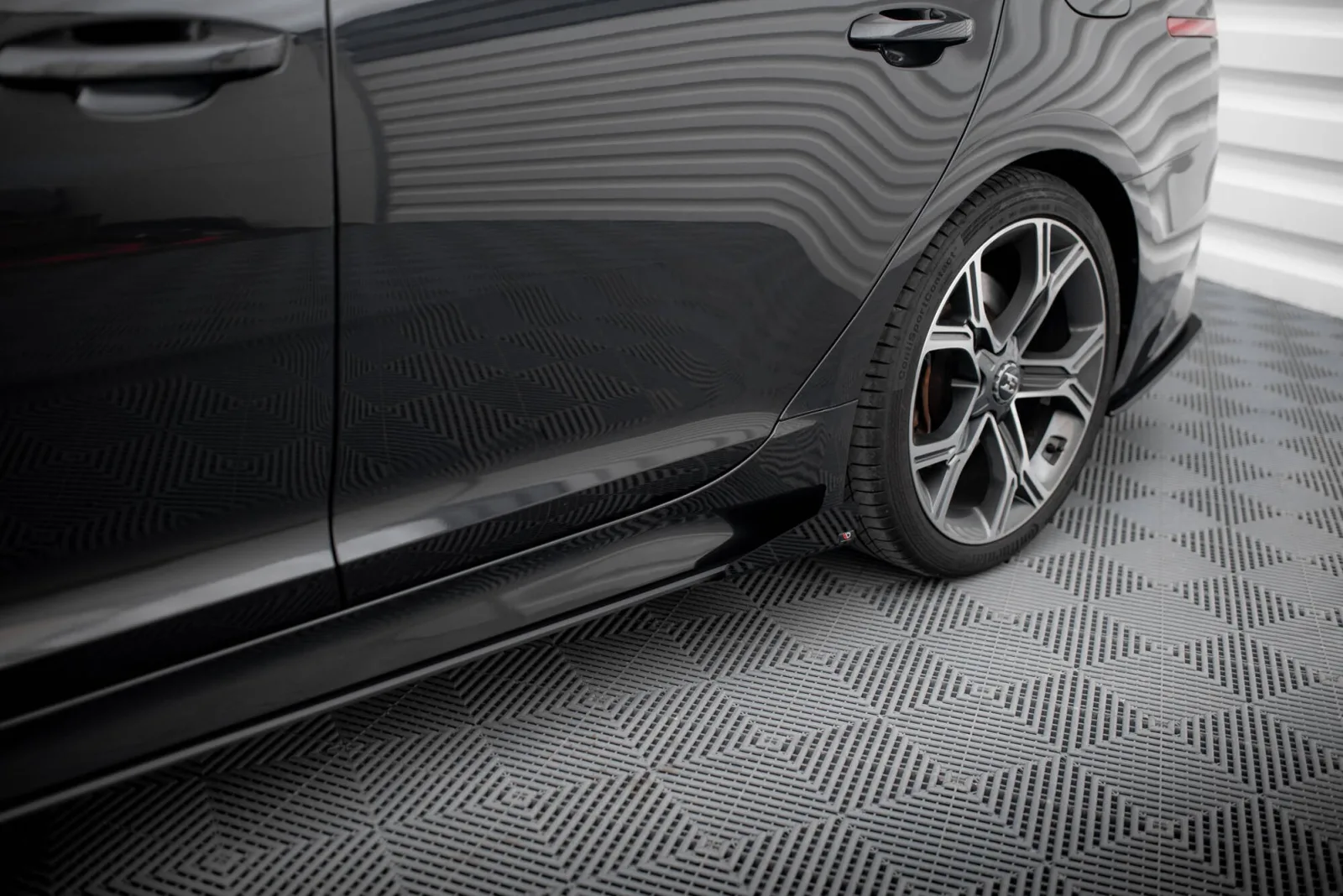 Side Flaps compatible with Kia Stinger GT / GT-Line / Standard Mk1
