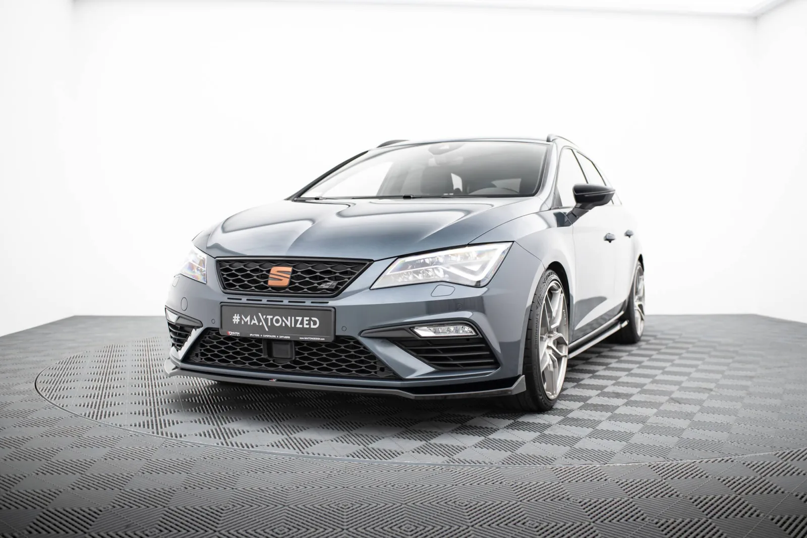 Front Splitter V.7 compatible with Seat Leon Cupra / FR Mk3 FL