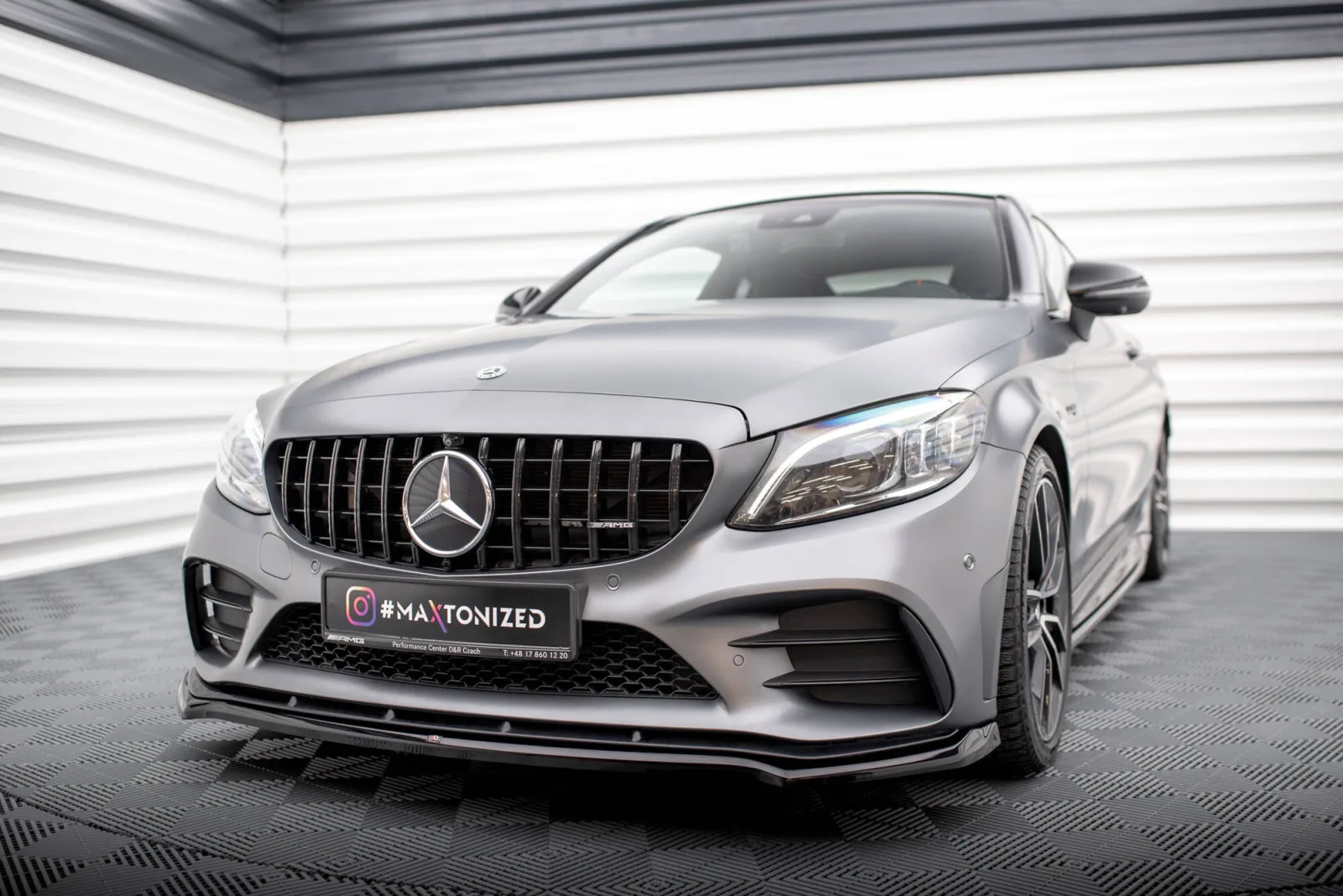 Front Splitter V.1 compatible with Mercedes-AMG C43 Coupe / Cabrio / Sedan / Estate C205 / A205 / W205 / S205 Facelift