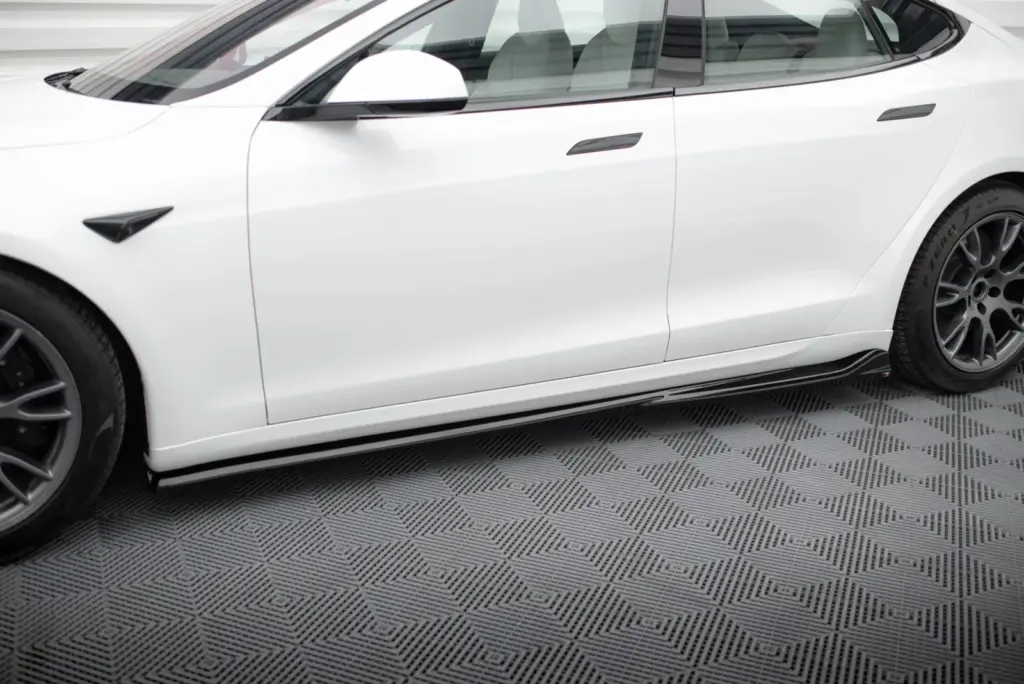 Side Skirts Diffusers V.1 compatible with Tesla Model S Plaid Mk1 Facelift