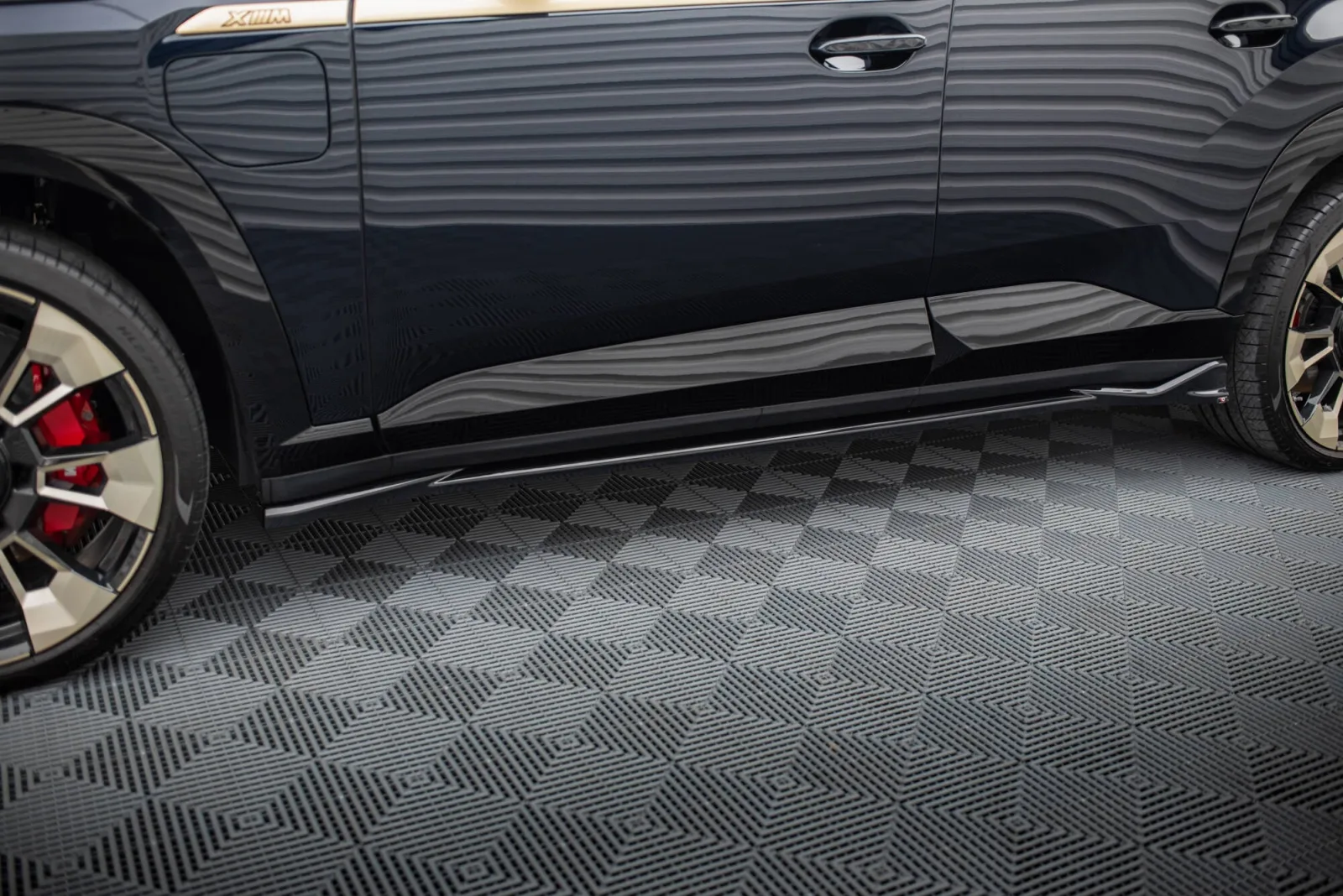 Side Skirts Diffusers compatible with BMW XM G09