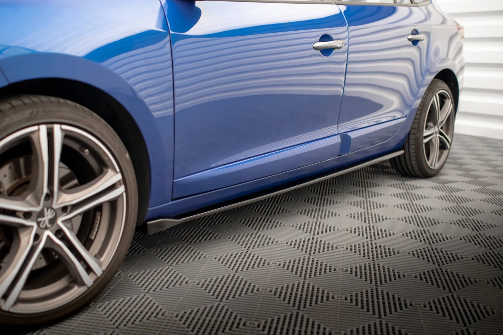 Side Skirts Diffusers compatible with Renault Megane GT Line Grandtour Mk3 Facelift