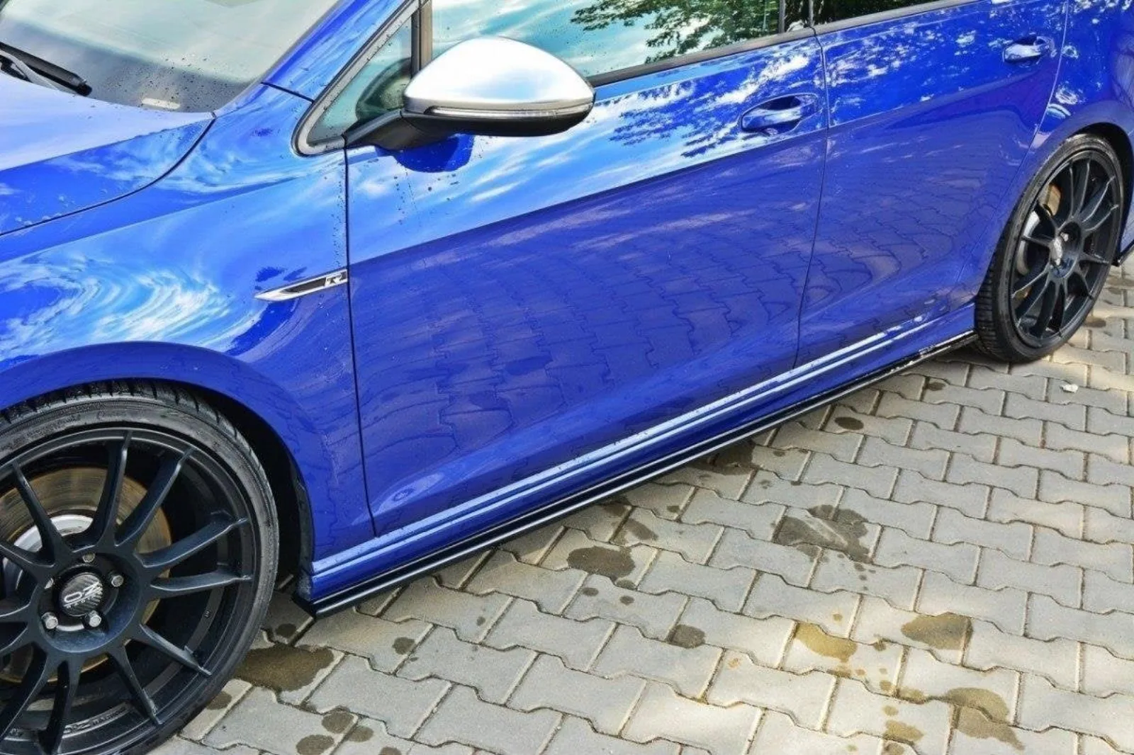Side Skirts Diffusers V.1 compatible with Volkswagen Golf R / R-Line Mk7