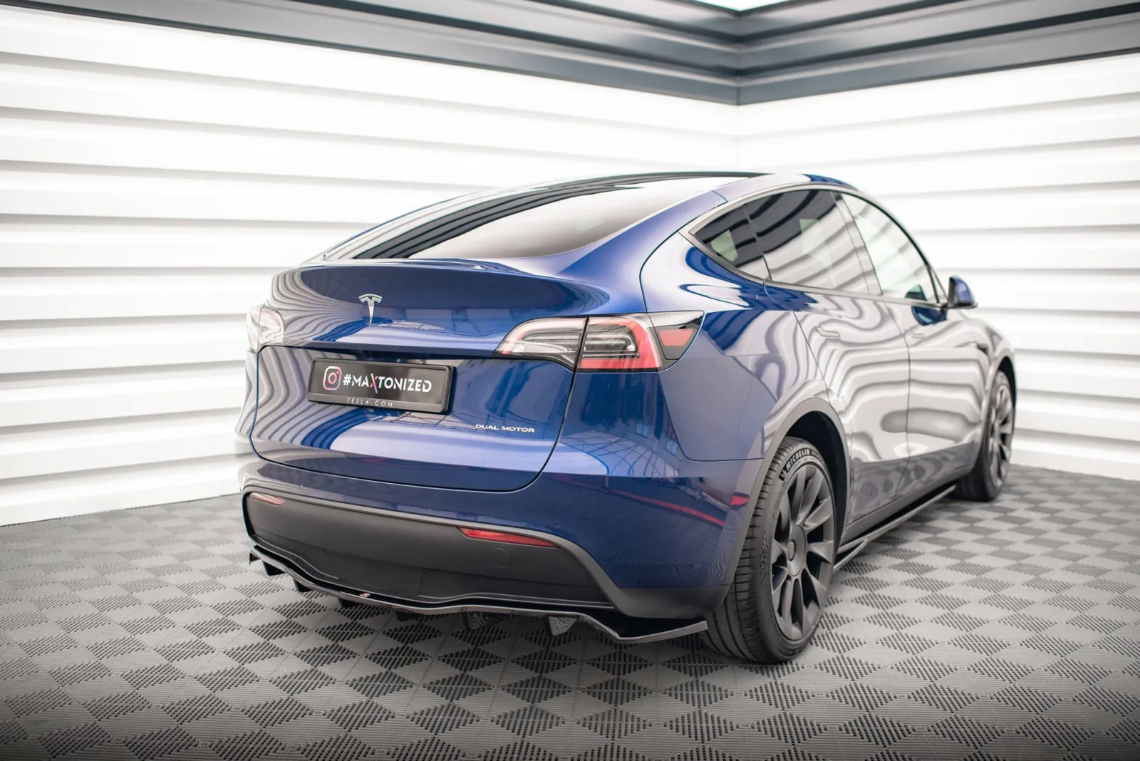 Rear Splitter (With Diffuser) compatible with Tesla Model Y