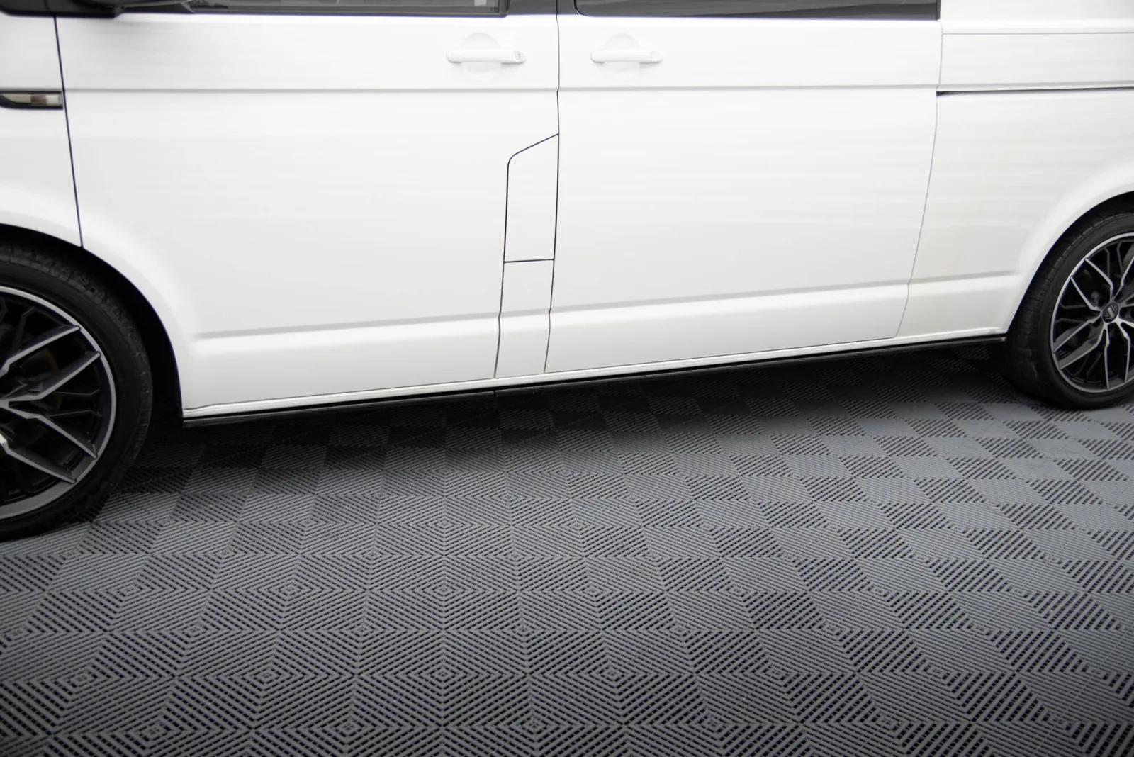 Side Skirts Diffusers compatible with Volkswagen T6 / T6.1 Long