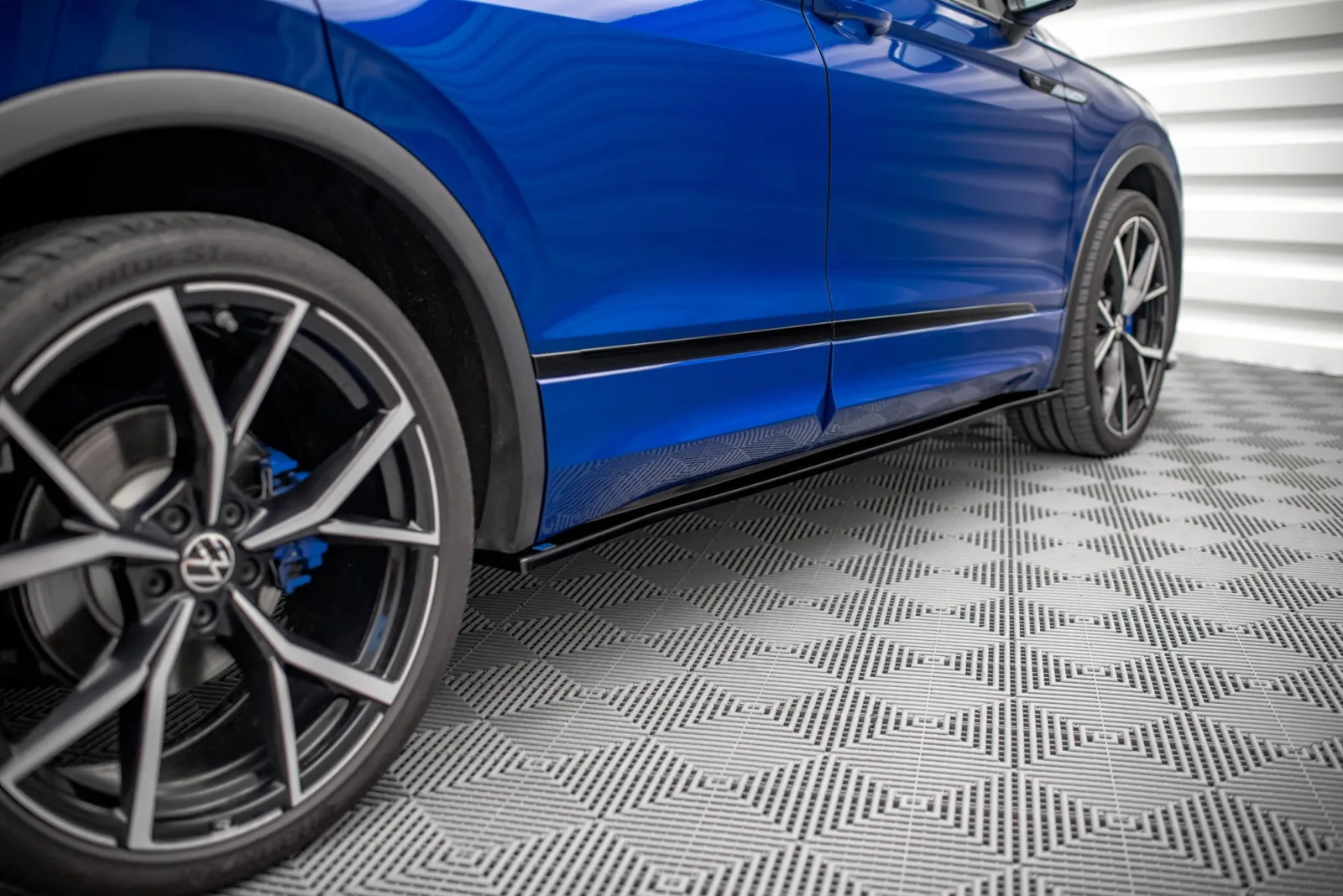 Side Skirts Diffusers compatible with Volkswagen Tiguan R / R-Line Mk2 Facelift