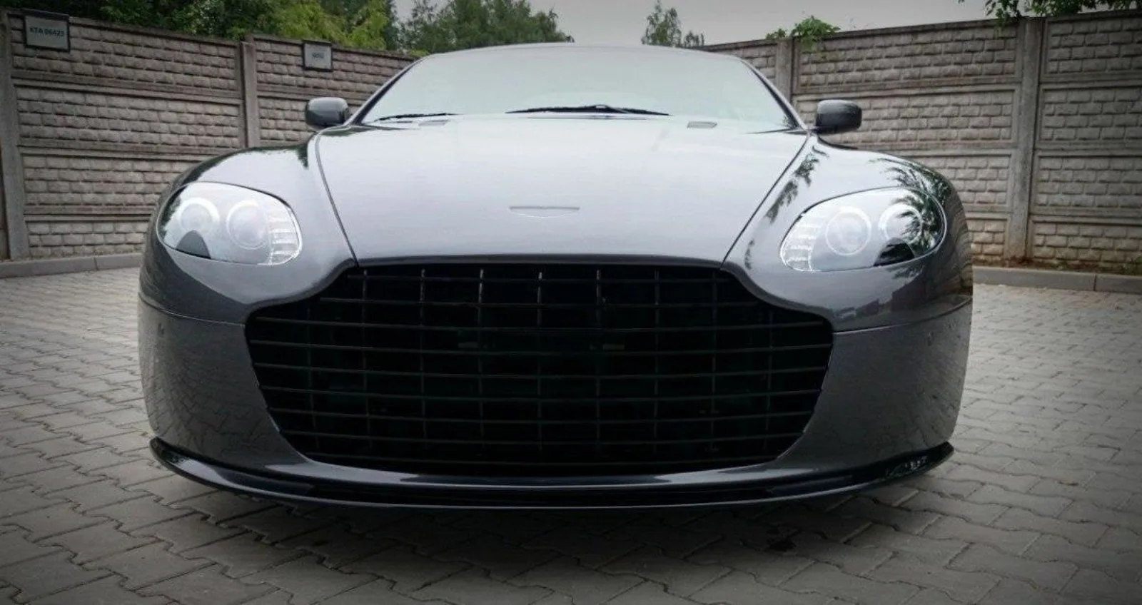 Front Splitter compatible with Aston Martin V8 Vantage