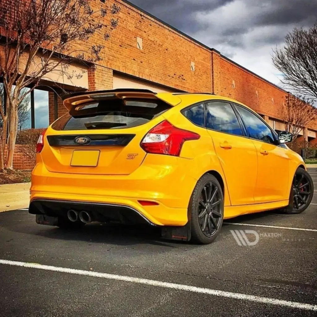 Rear Valance compatible with Ford Focus ST Mk3 (RS Look)