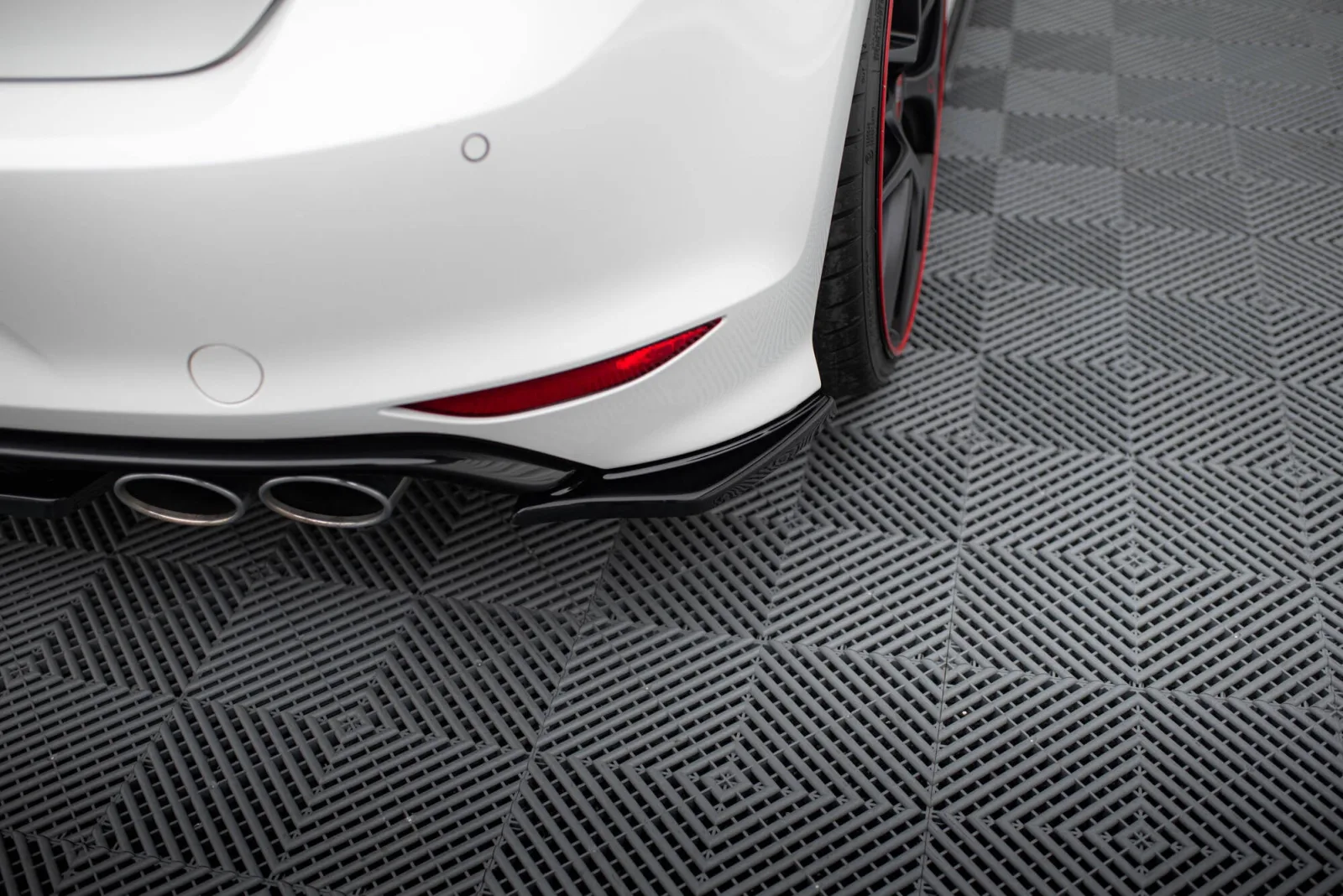 Rear Side Splitters compatible with VW Golf 7 R V.2