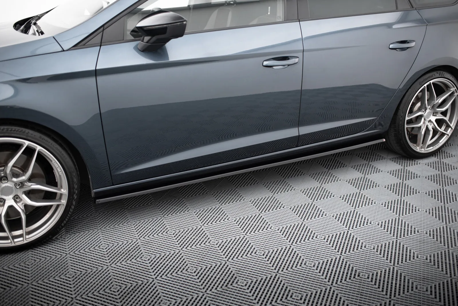 Side Skirts Diffusers V.2 compatible with Seat Leon Mk3 Cupra/ FR Facelift