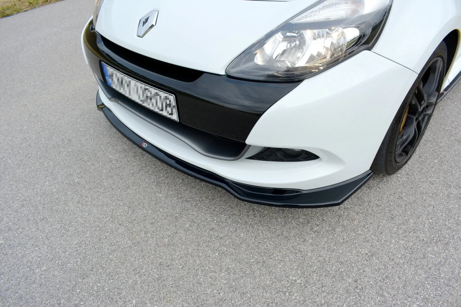 Front Splitter V.1 compatible with RENAULT CLIO MK3 RS FACELIFT