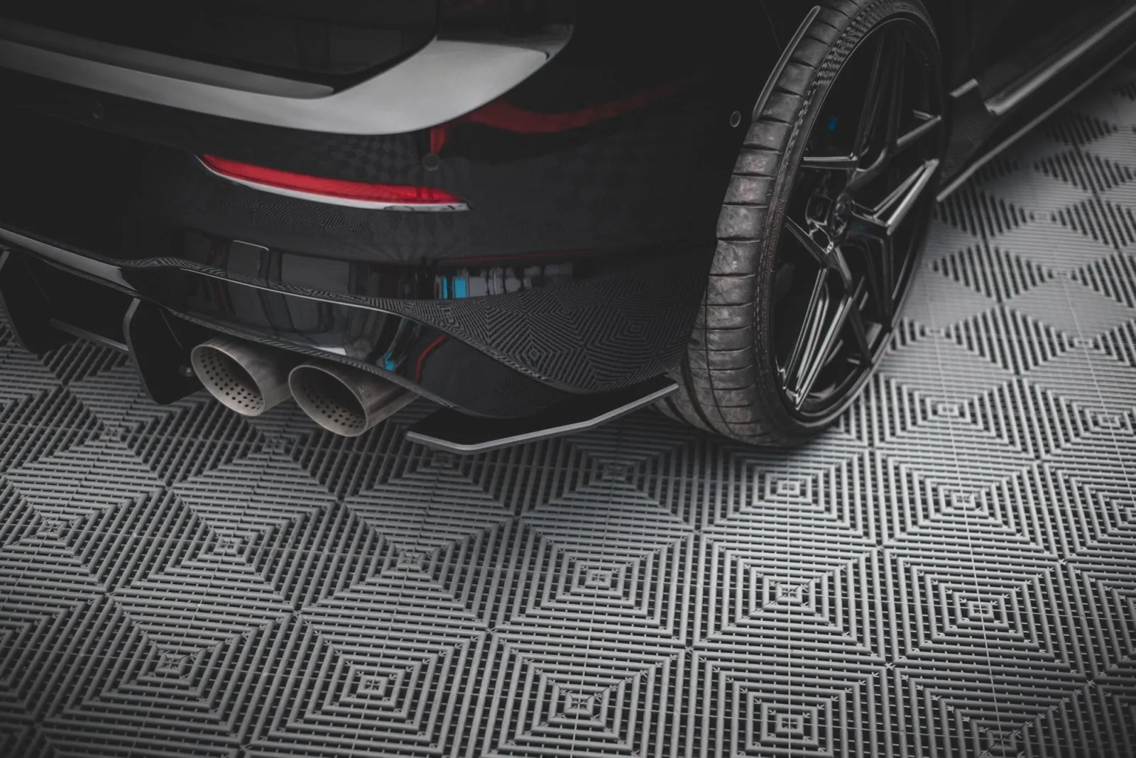 Rear Side Splitters Street Pro V.1 compatible with Volkswagen Golf R Mk8 / Mk8 Facelift