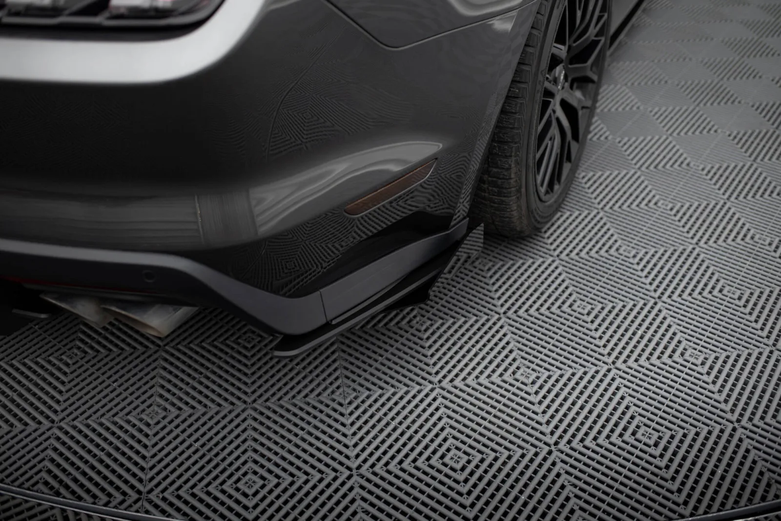 Rear Side Splitters Street Pro + Flaps compatible with Ford Mustang GT Mk6