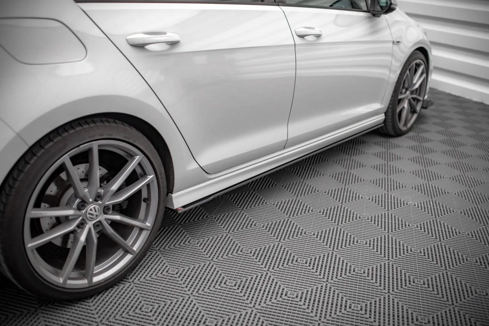 Side Skirts Diffusers Street Pro compatible with Volkswagen Golf R Mk7