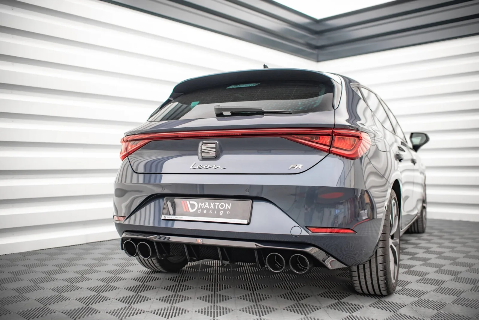 Rear Valance + Exhaust Tips Imitation compatible with Seat Leon FR Hatchback Mk4