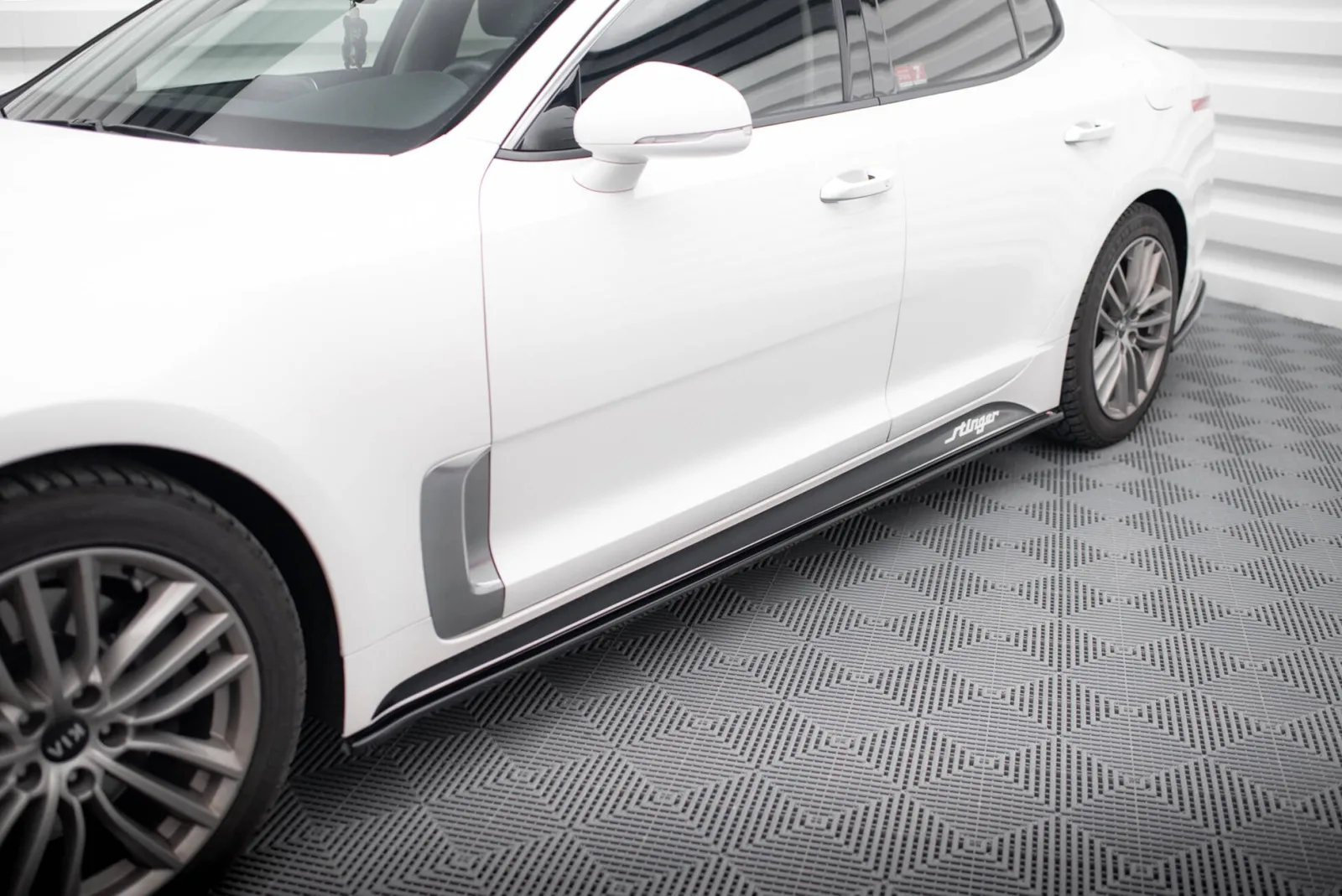 Side Skirts Diffusers compatible with Kia Stinger GT / GT-Line / Standard Mk1