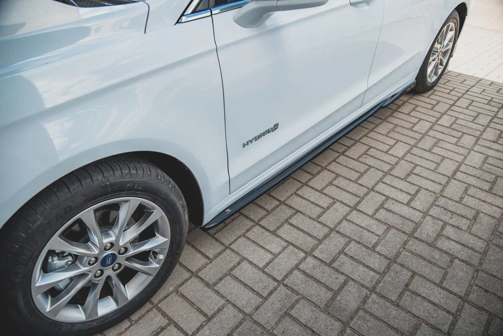 Side Skirts Diffusers compatible with Ford Mondeo Mk5 Facelift/Preface