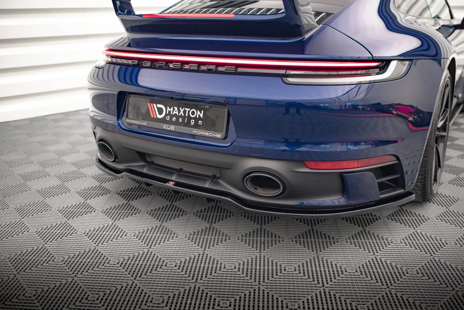 Rear Splitter (With Diffuser) V.1 compatible with Porsche 911 Carrera Aero / Carrera GTS 992