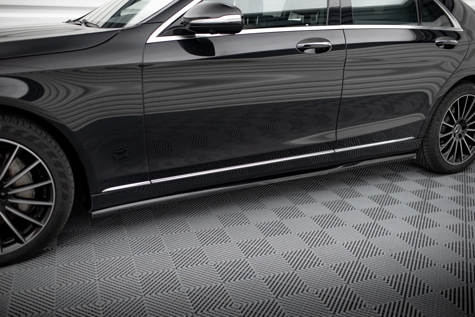 Side Skirts Diffusers compatible with Mercedes-Benz S W222