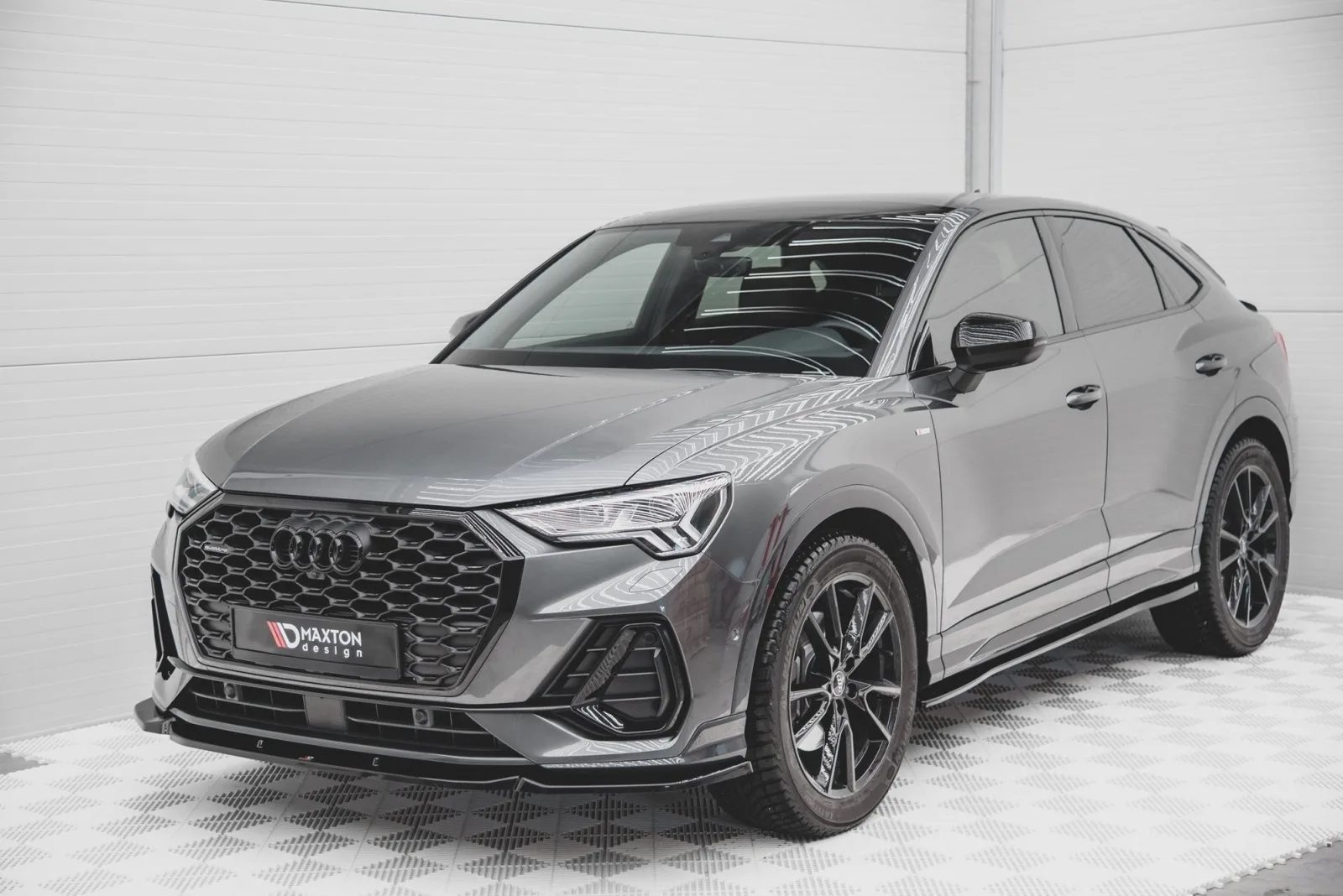 Front Splitter V.1 compatible with Audi Q3 Sportback / SUV S-Line F3