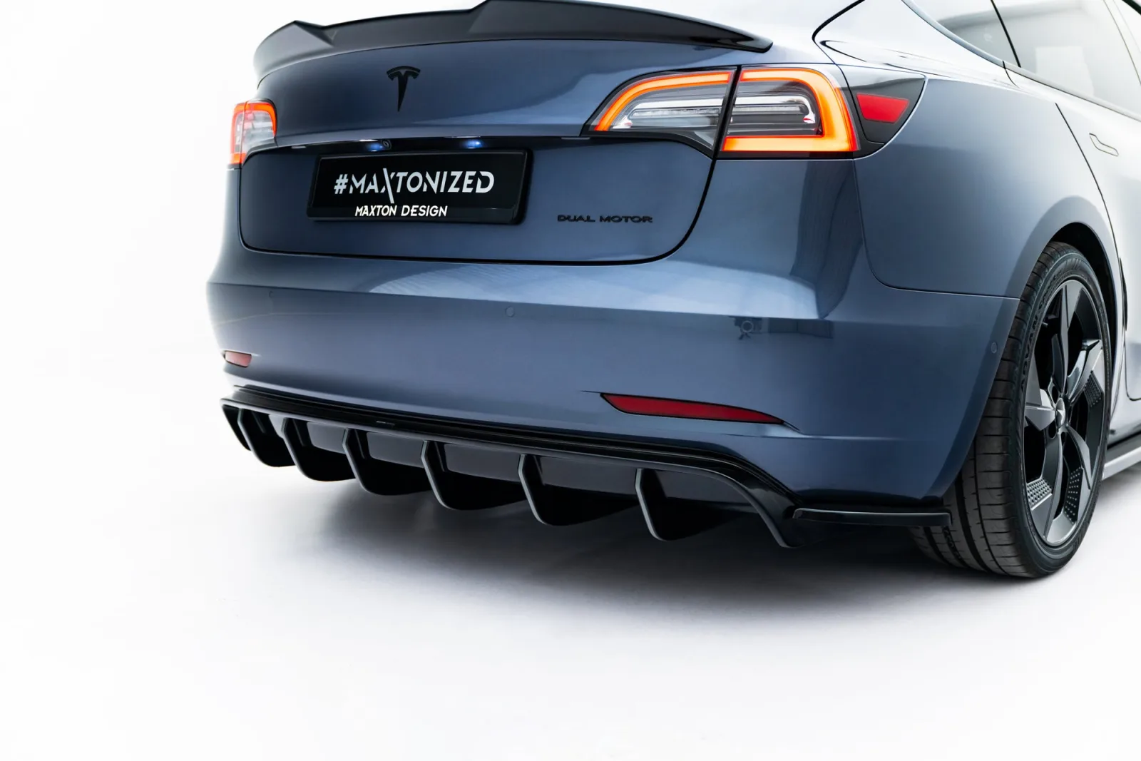 Rear Valance V.2 compatible with Tesla Model 3
