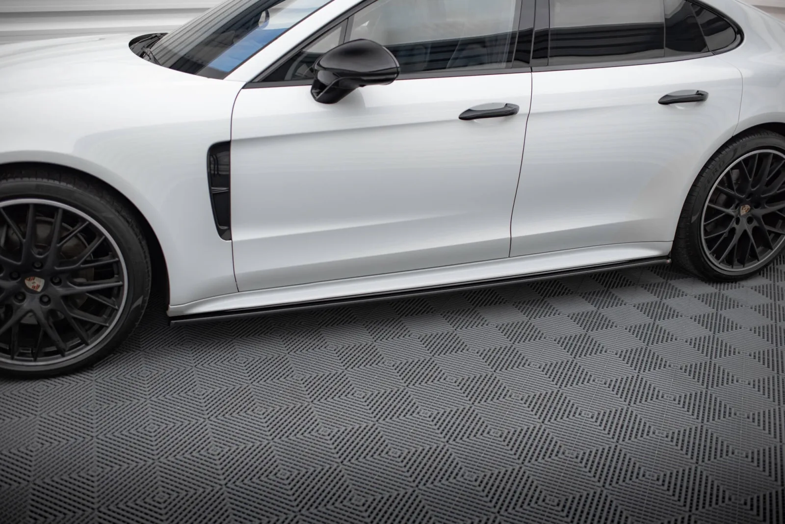 Side Skirts Diffusers compatible with Porsche Panamera GTS 971