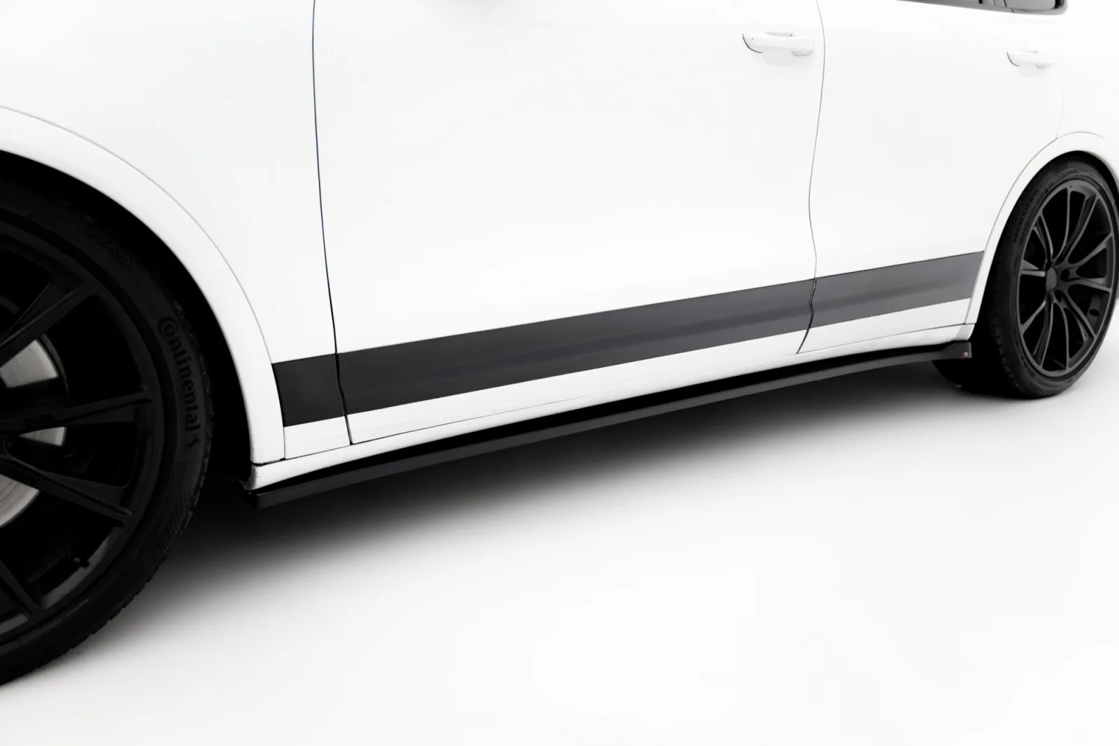 Side Skirts Diffusers compatible with Porsche Cayenne Turbo / Standard Mk2